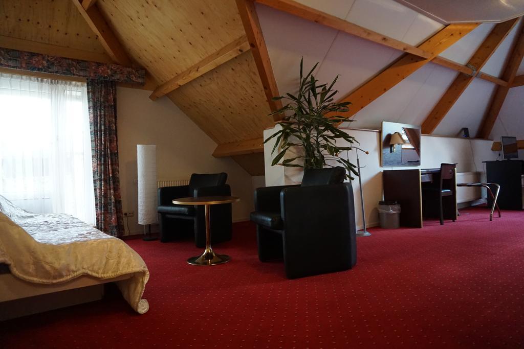 Lucy'S Inn Eesergroen Kültér fotó