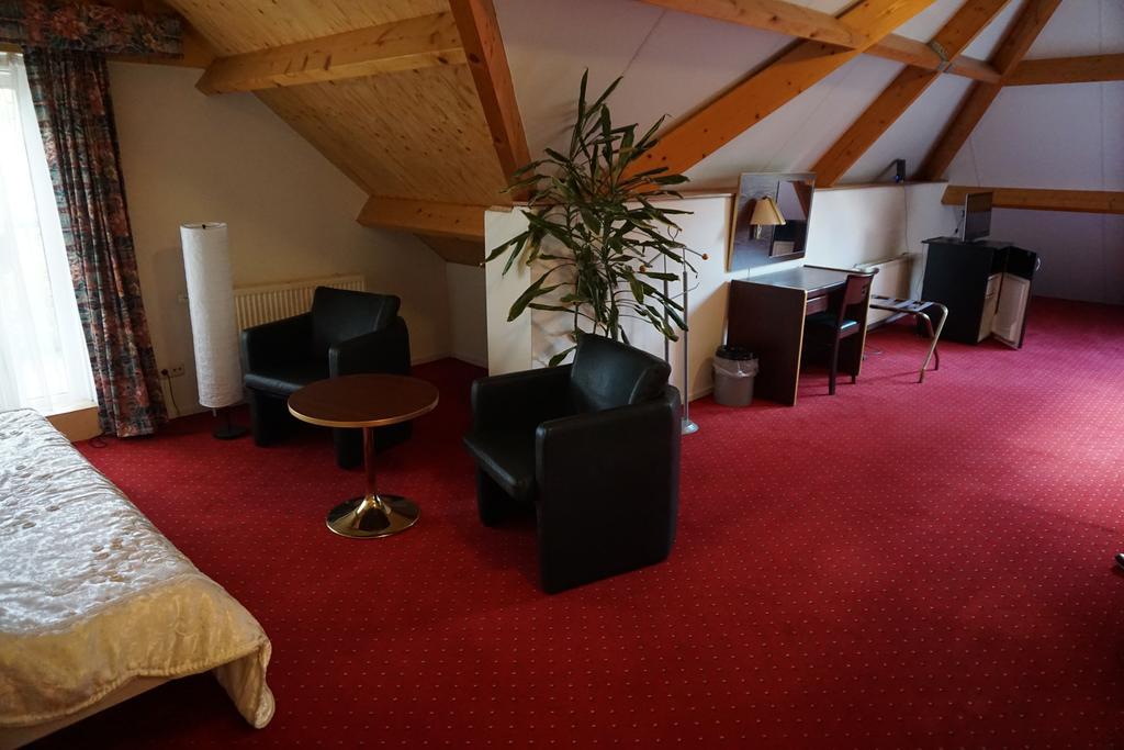 Lucy'S Inn Eesergroen Kültér fotó